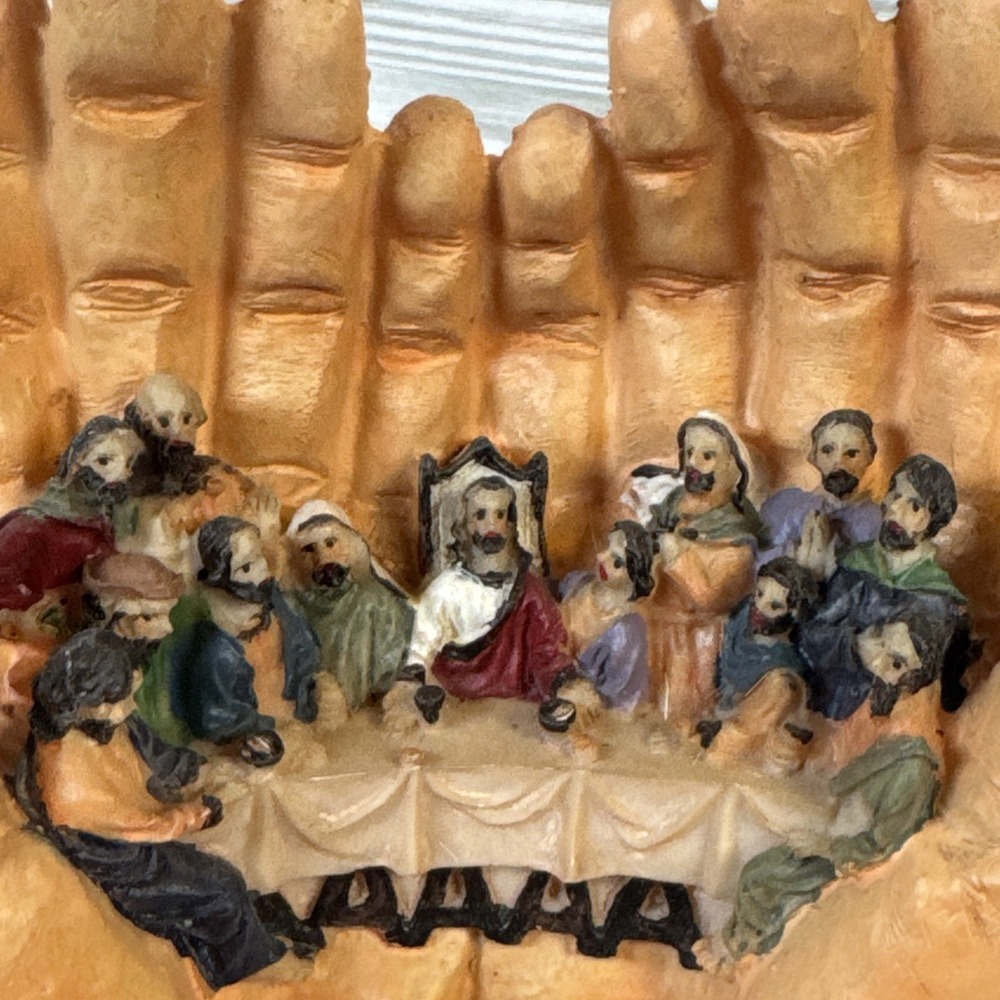 Last Supper In God's Hands 6.5" Resin W/ Wood Base May Rich Company - Vintage - Picture 8 of 8